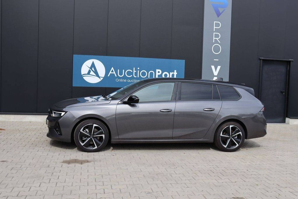 Passenger car Opel Astra Sports Tourer Petrol 131hp 2025