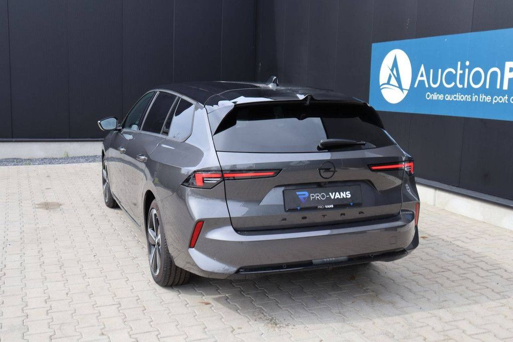 Passenger car Opel Astra Sports Tourer Petrol 131hp 2025