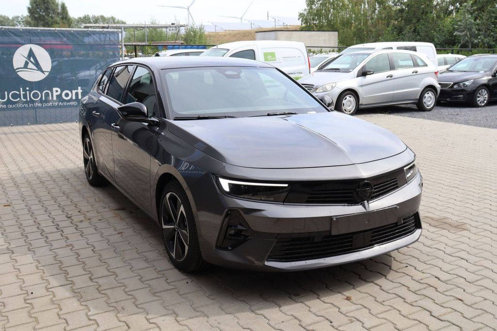 Passenger car Opel Astra Sports Tourer Petrol 131hp 2025