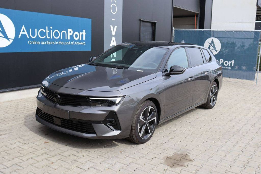 Passenger car Opel Astra Sports Tourer Petrol 131hp 2025