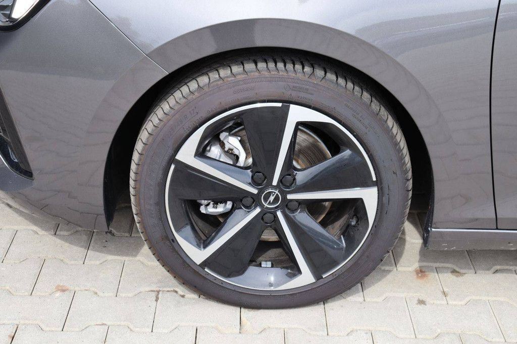 Passenger car Opel Astra Sports Tourer Petrol 131hp 2025