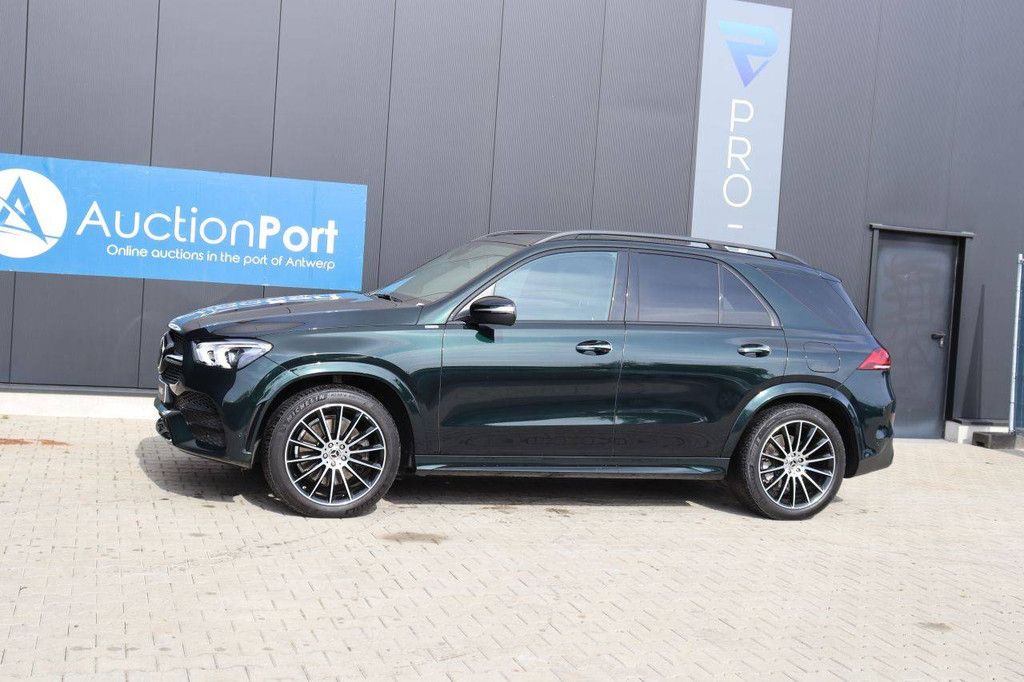 SUV Mercedes-Benz GLE Hybrid mit AMG Paket – Panoramadach