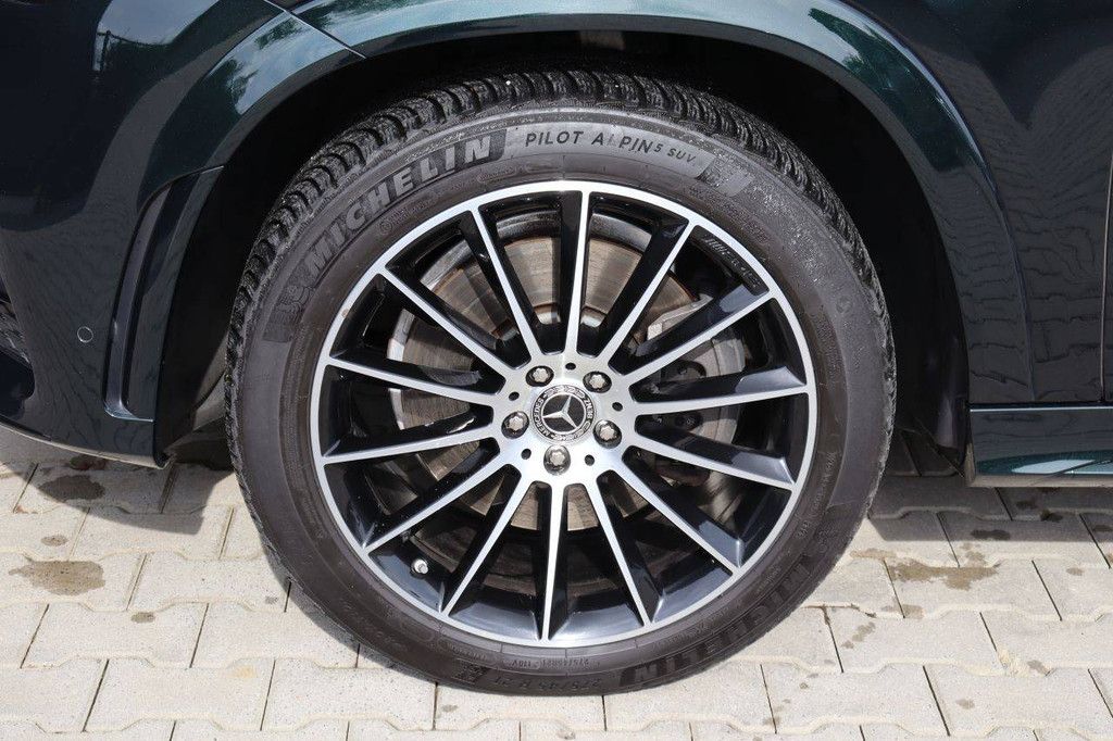 SUV Mercedes-Benz GLE Hybrid mit AMG Paket – Panoramadach