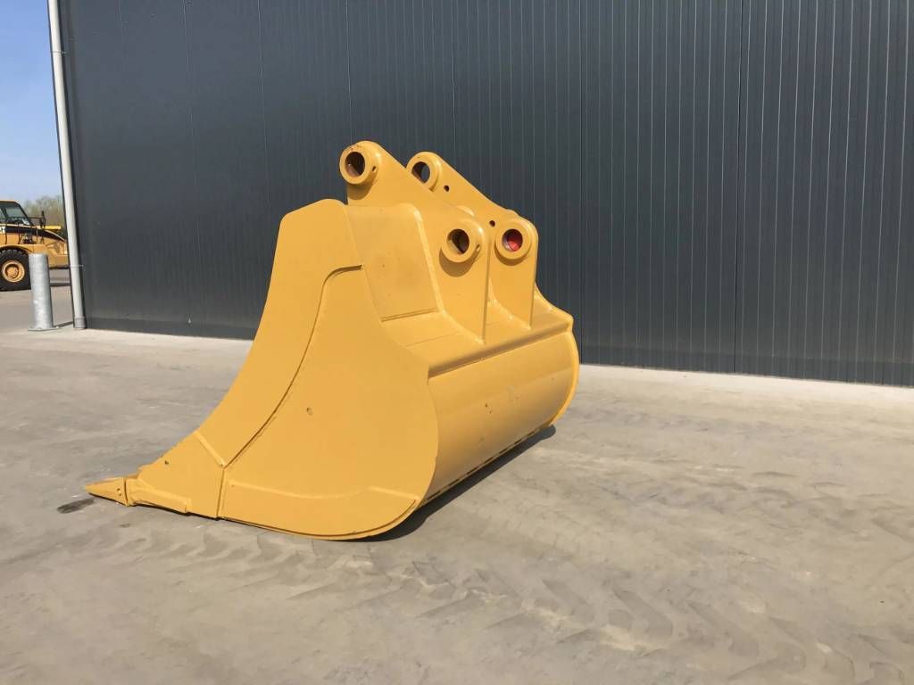 CAT 325D