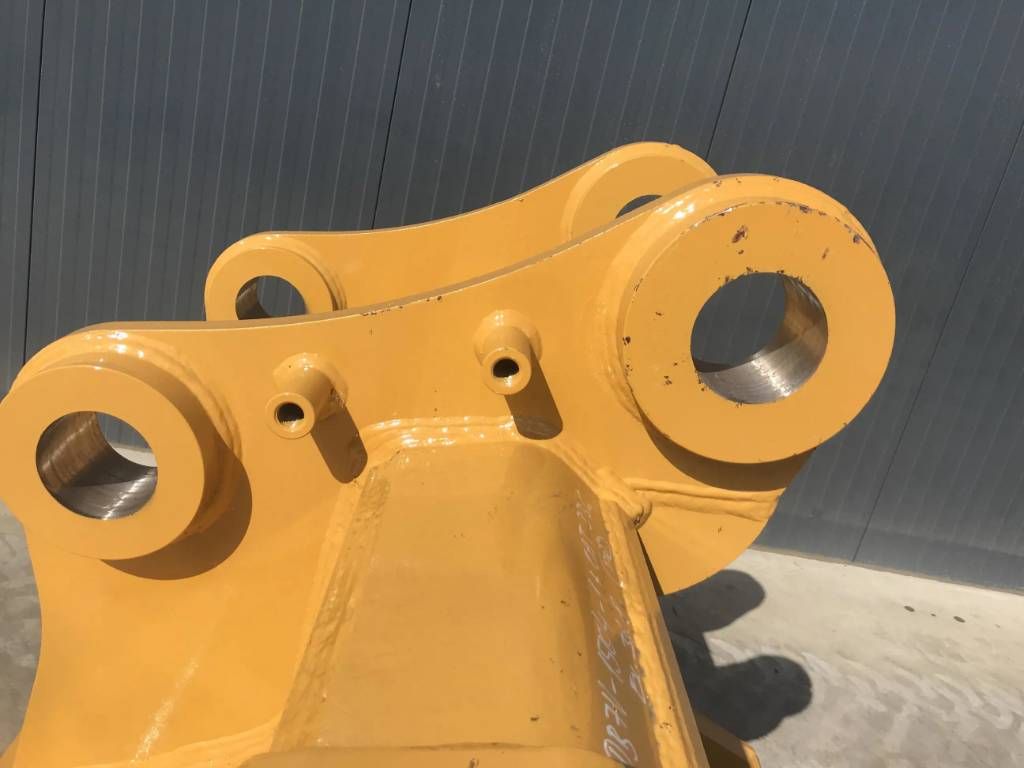 CAT 330D2