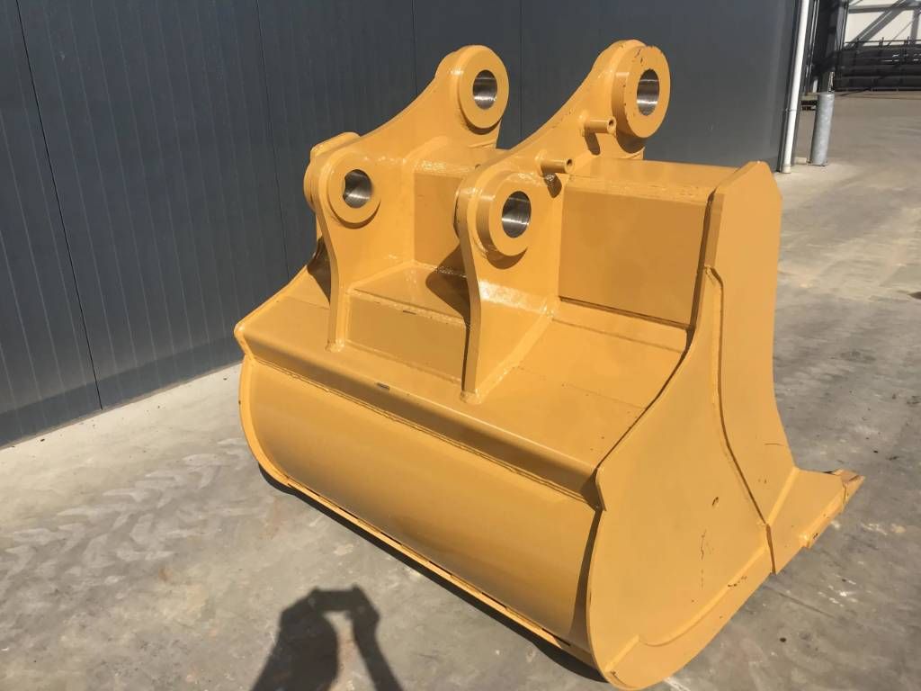 CAT 330D2