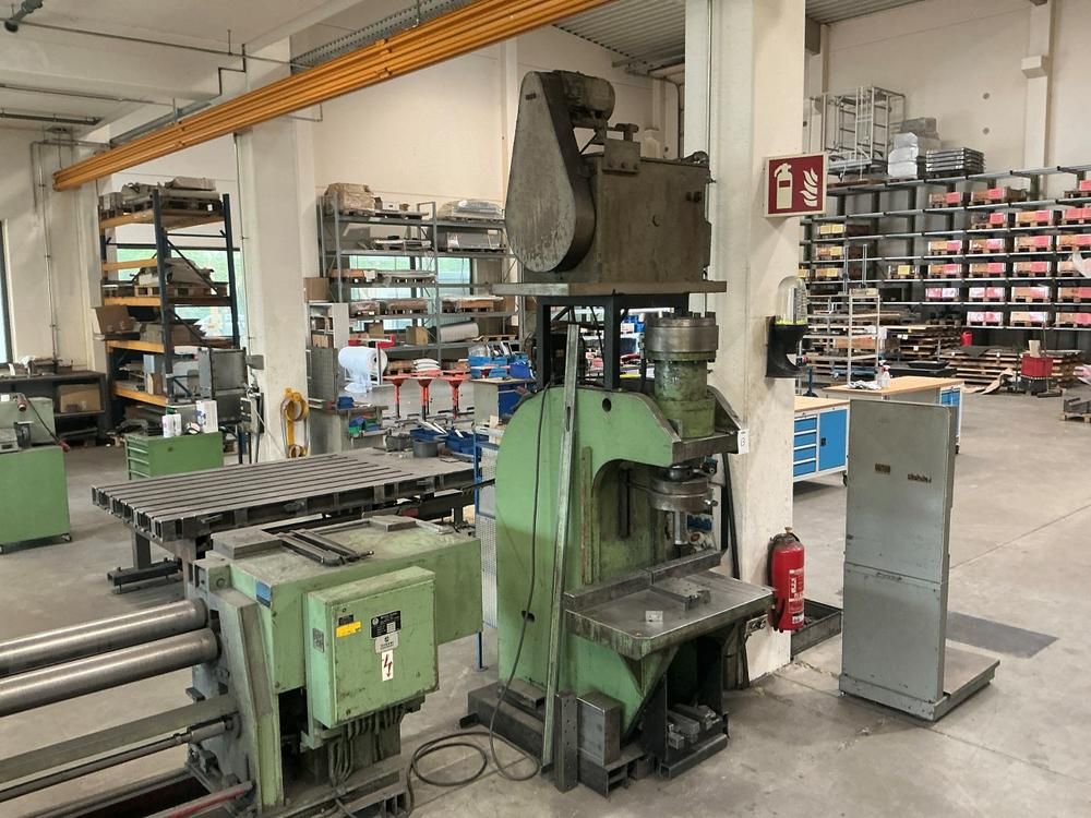 C-frame hydraulic press