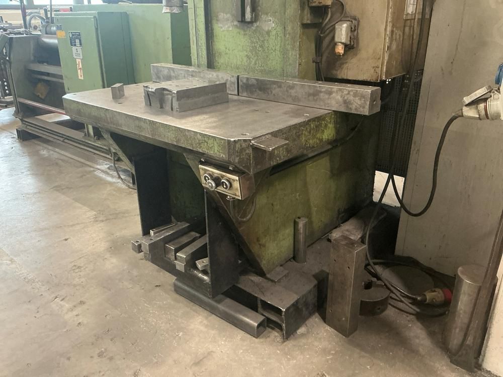 C-frame hydraulic press