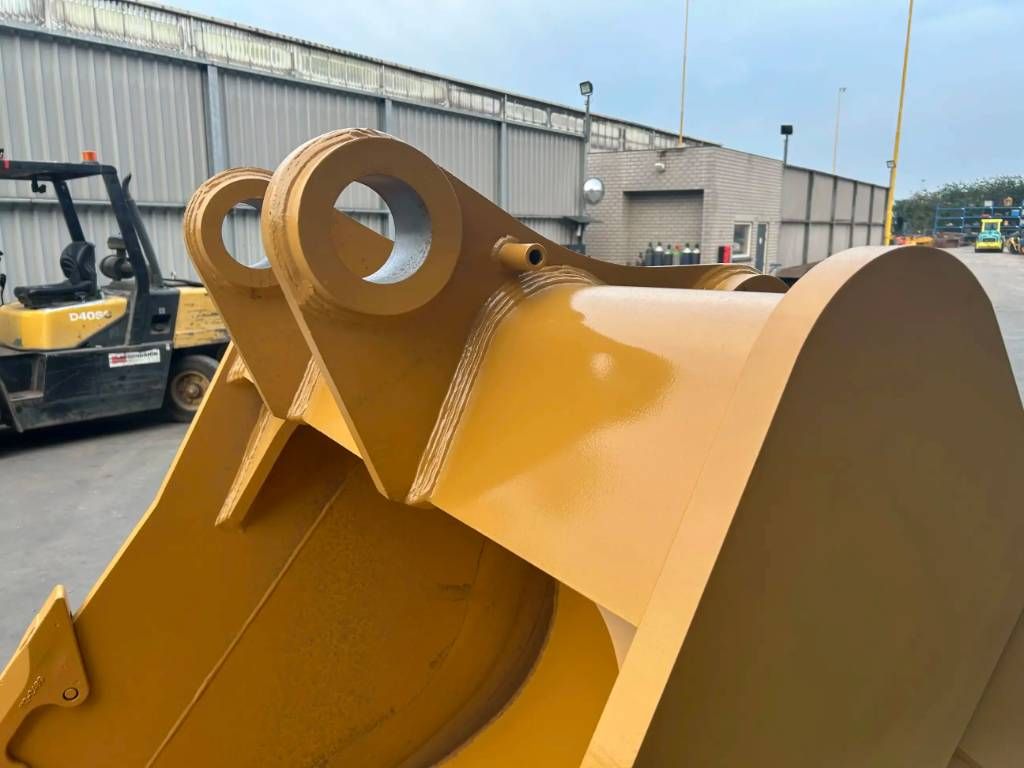 CAT 349D - TB Rock Bucket