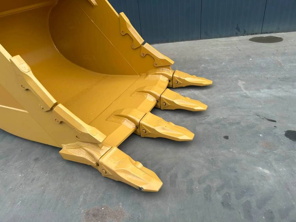 CAT 349D2 - TB Rock Bucket