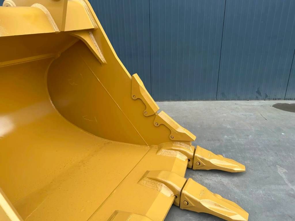 CAT 352 - TB - Rock Bucket