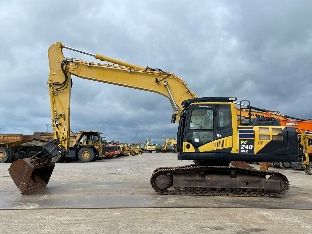 Komatsu PC240NLC-10