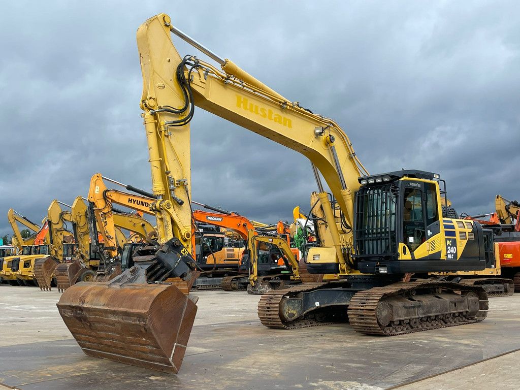 Komatsu PC240NLC-10