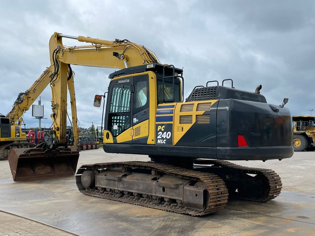 Komatsu PC240NLC-10