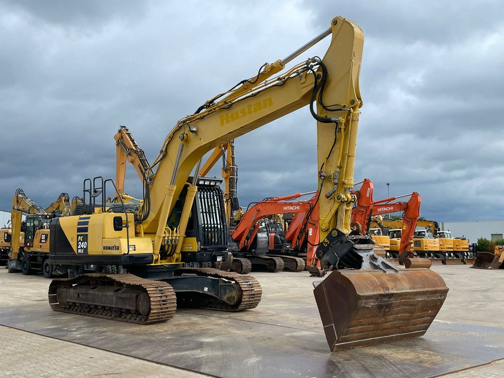 Komatsu PC240NLC-10