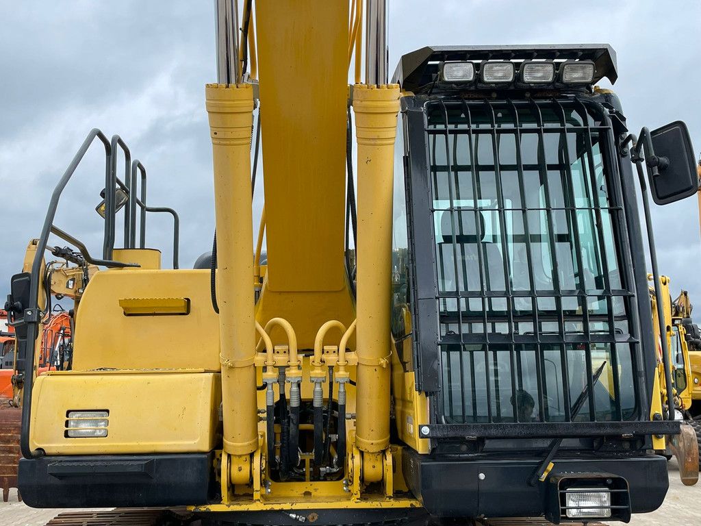 Komatsu PC240NLC-10