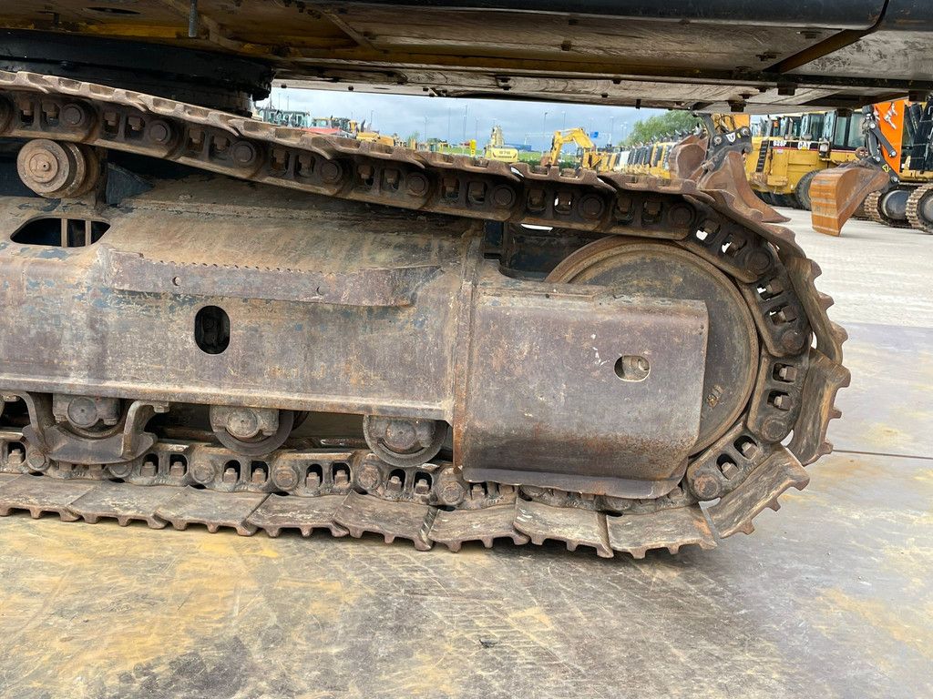 Komatsu PC240NLC-10