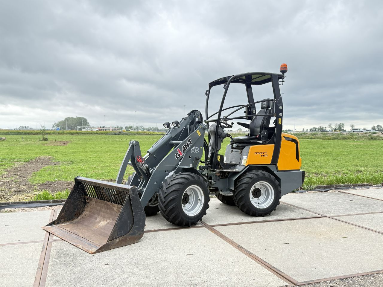 Giant D337T HD