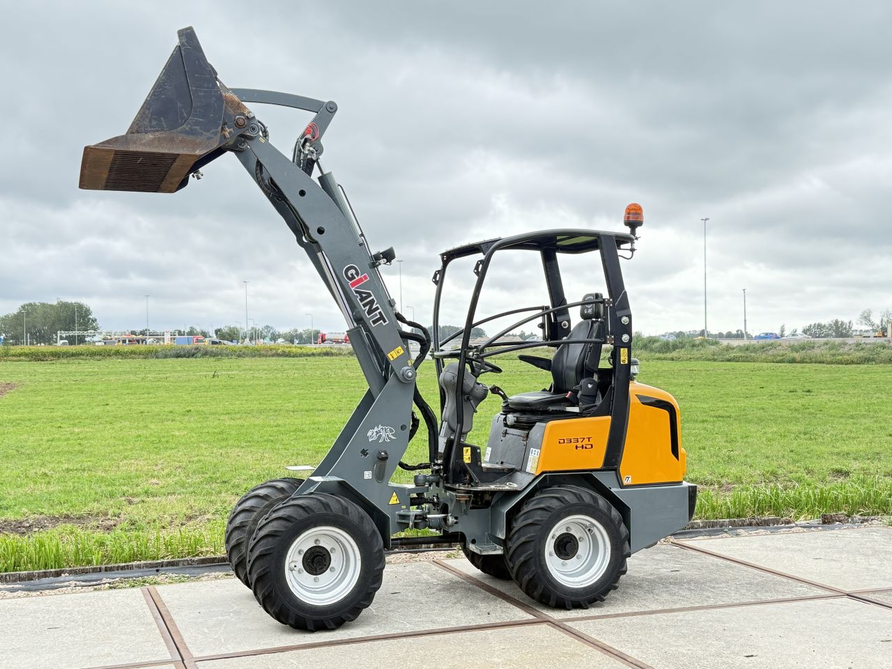 Giant D337T HD