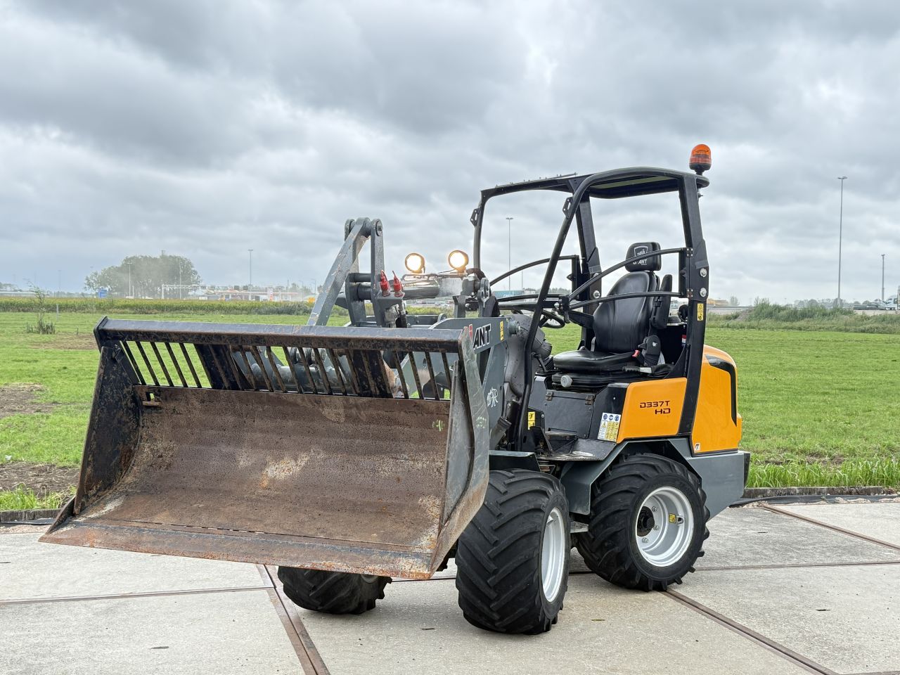 Giant D337T HD