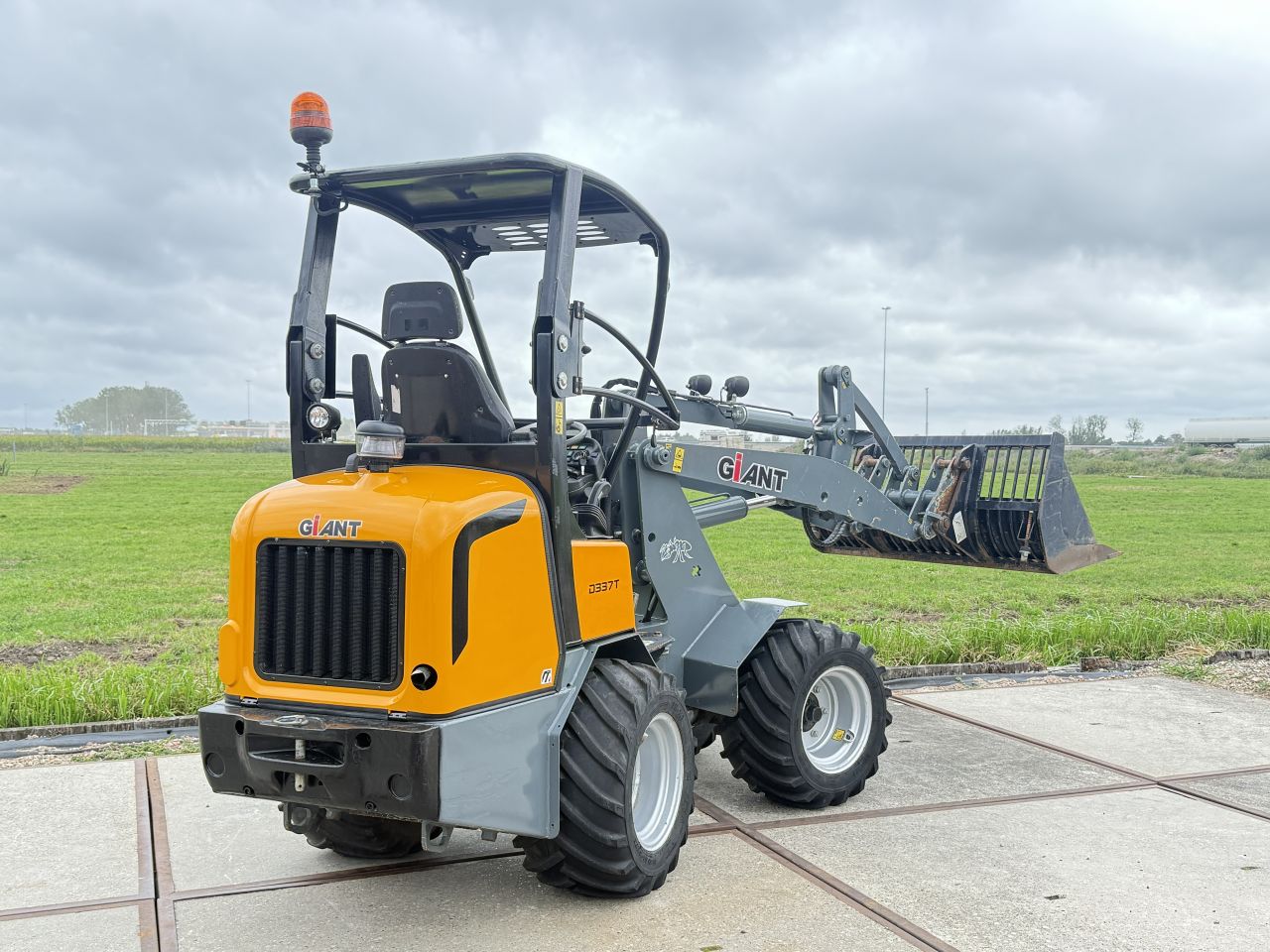 Giant D337T HD