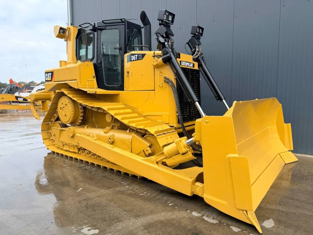 CAT D6T XL