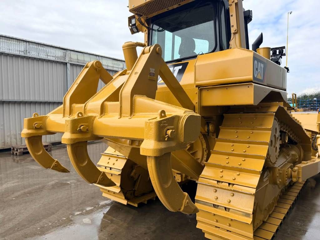 CAT D6T XL
