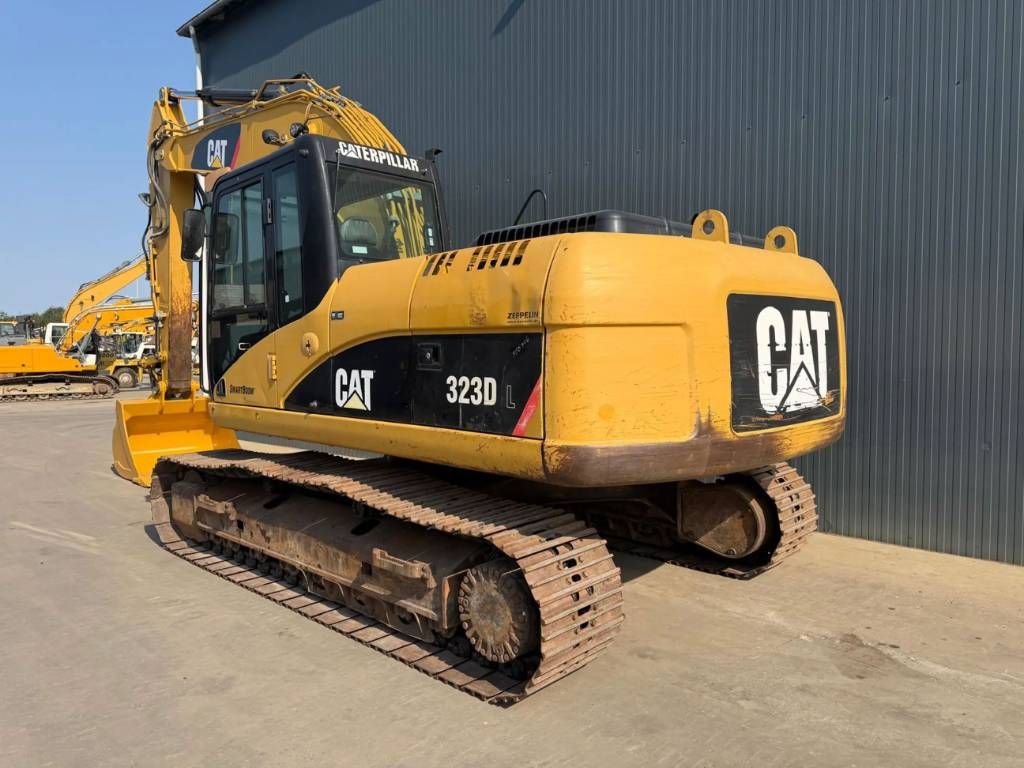 CAT 323D L