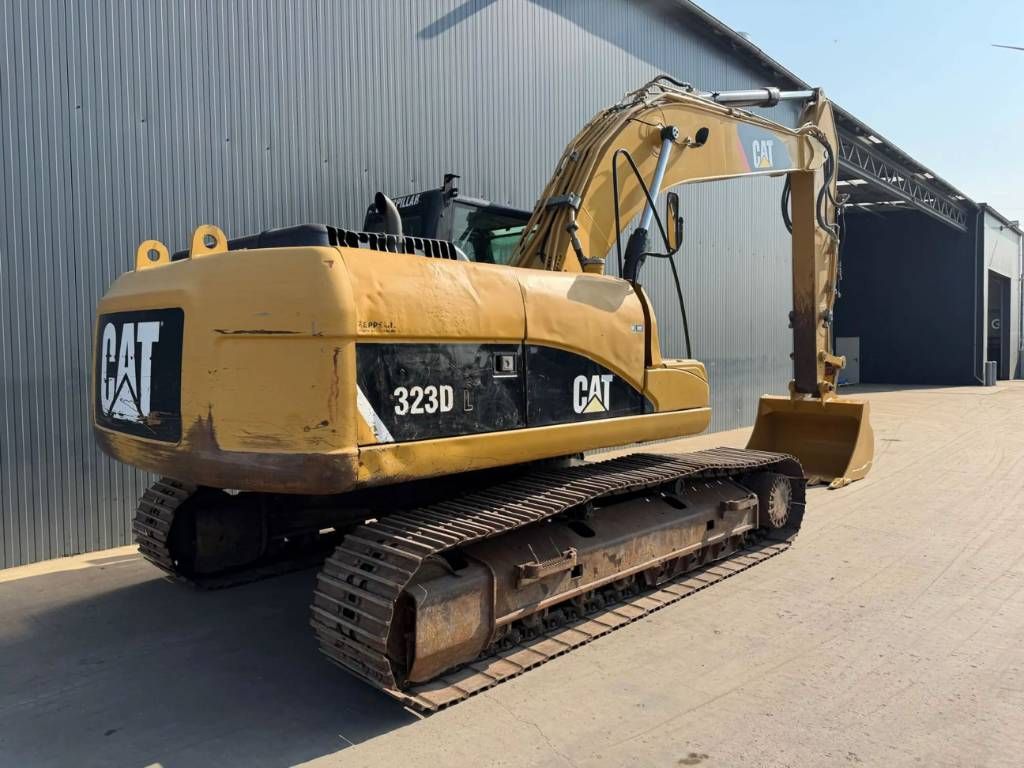 CAT 323D L