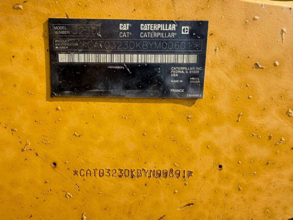 CAT 323D L