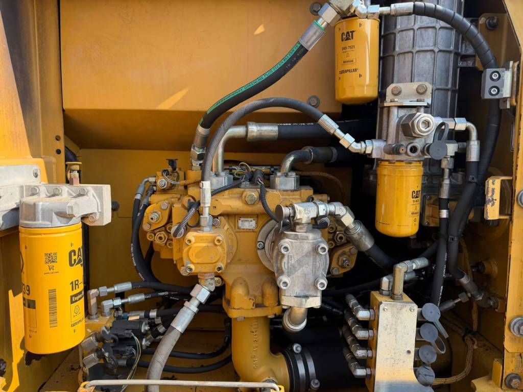 CAT 323D L