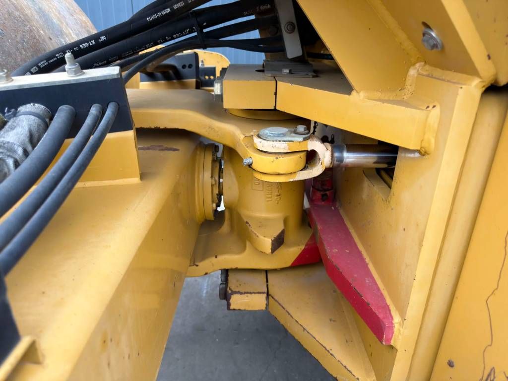 CAT CS563E
