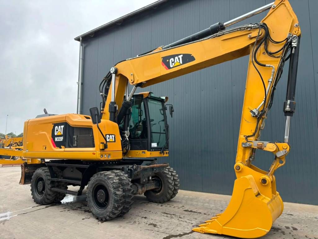 CAT M320F