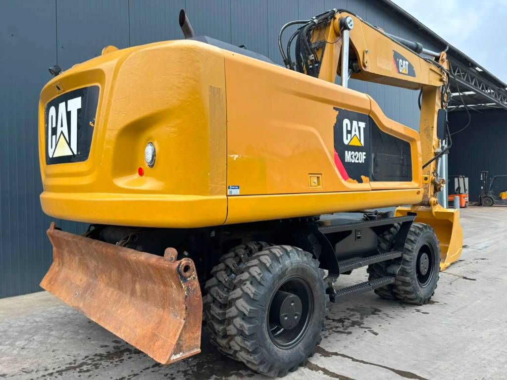 CAT M320F