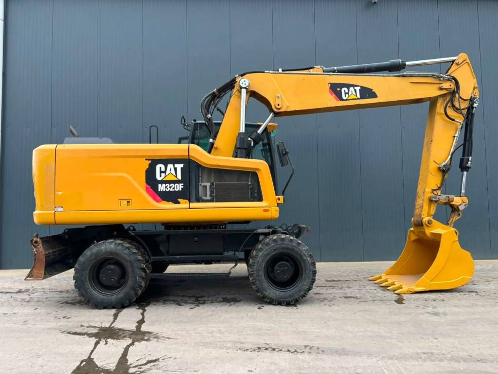 CAT M320F