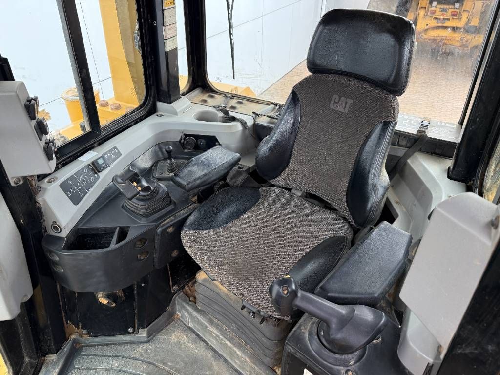CAT D6T LGP - German Machine / Ripper Valve