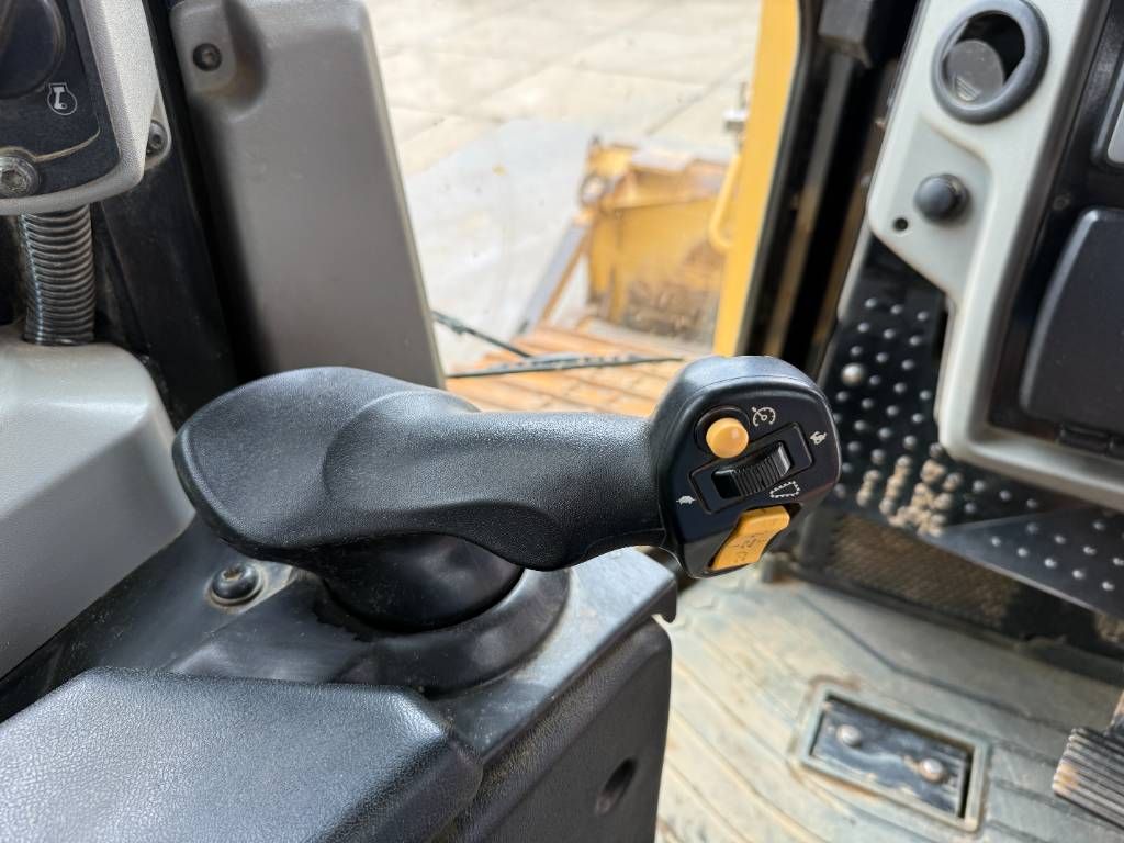 CAT D6T LGP - German Machine / Ripper Valve