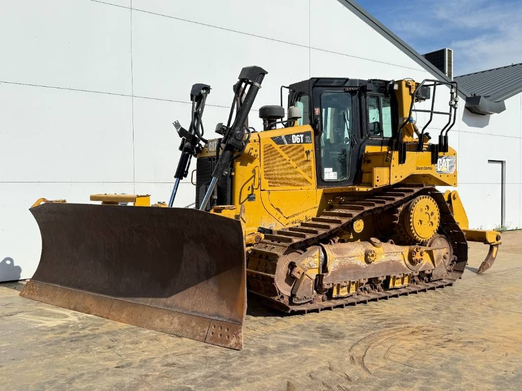 CAT D6T XL - 3 Tine Ripper / 6 Way Blade / Camera