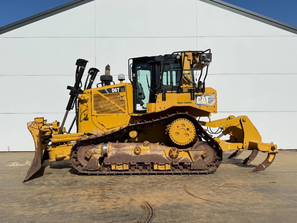 CAT D6T XL - 3 Tine Ripper / 6 Way Blade / Camera