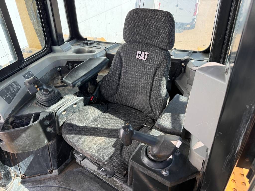 CAT D6T XL - 3 Tine Ripper / 6 Way Blade / Camera