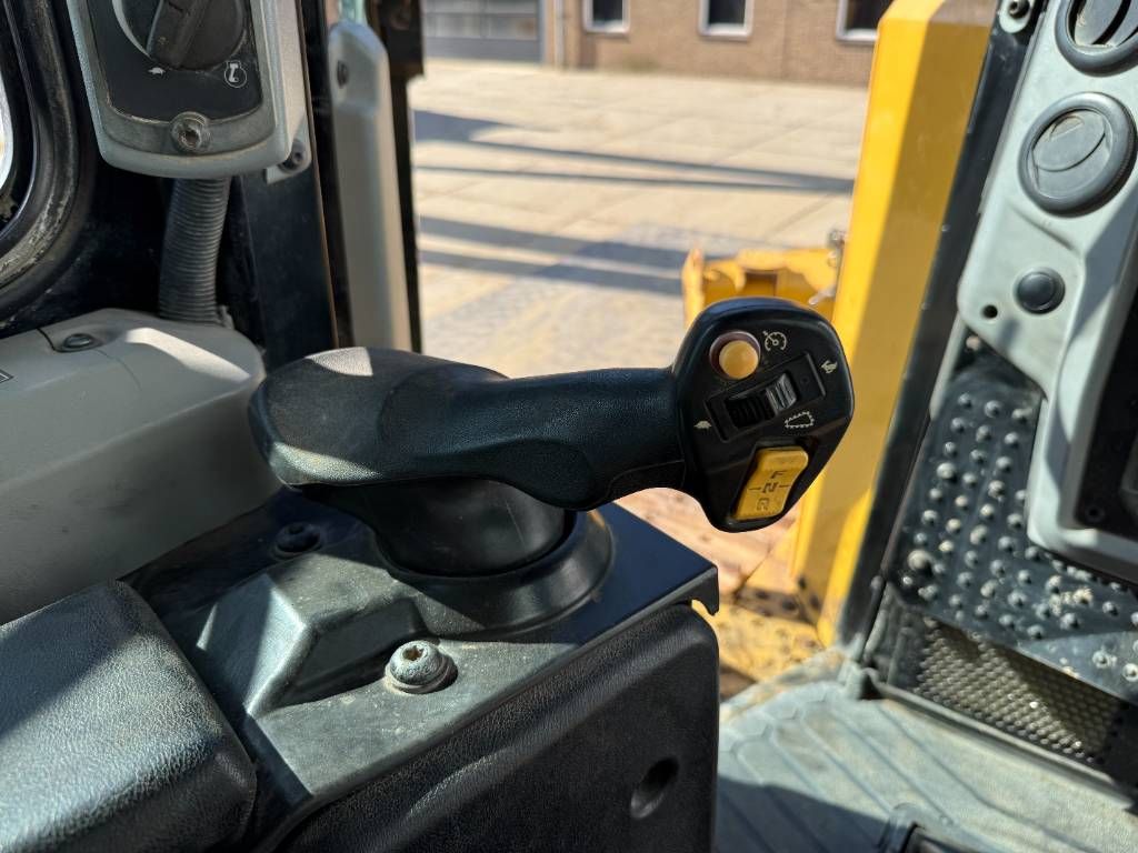 CAT D6T XL - 3 Tine Ripper / 6 Way Blade / Camera