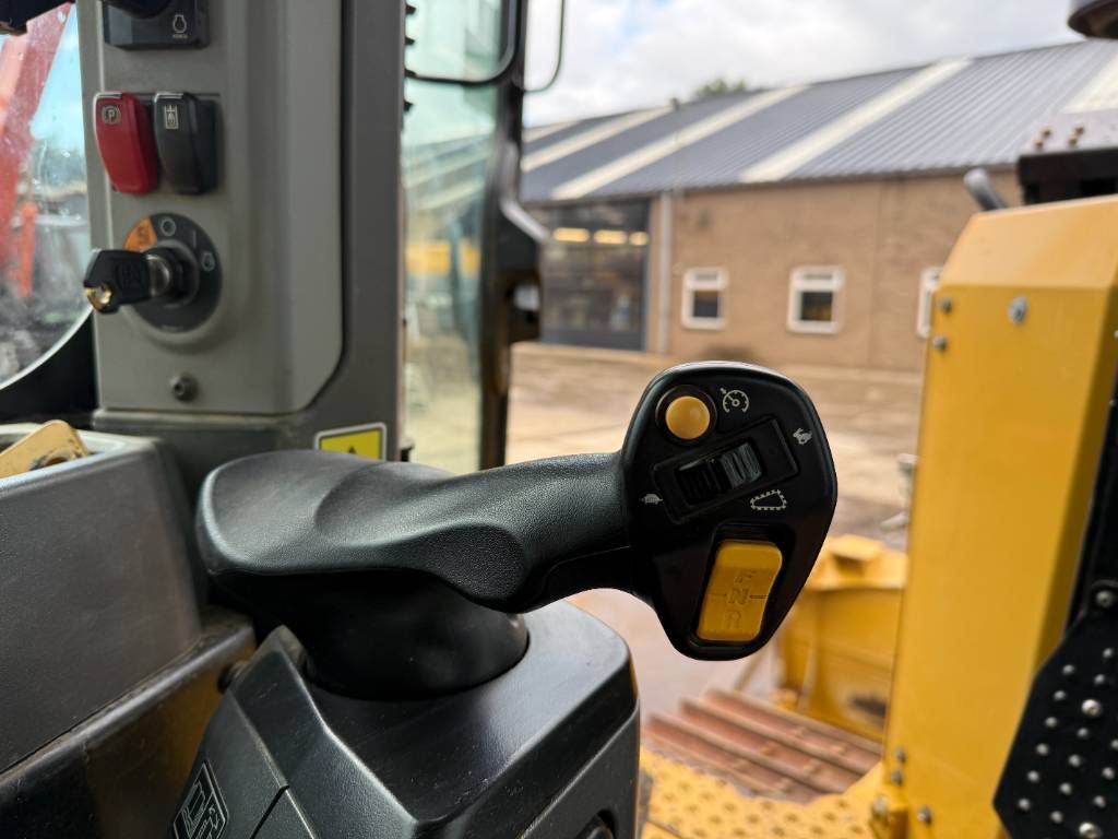 CAT D6XE LGP - German Machine / Ripper Valve