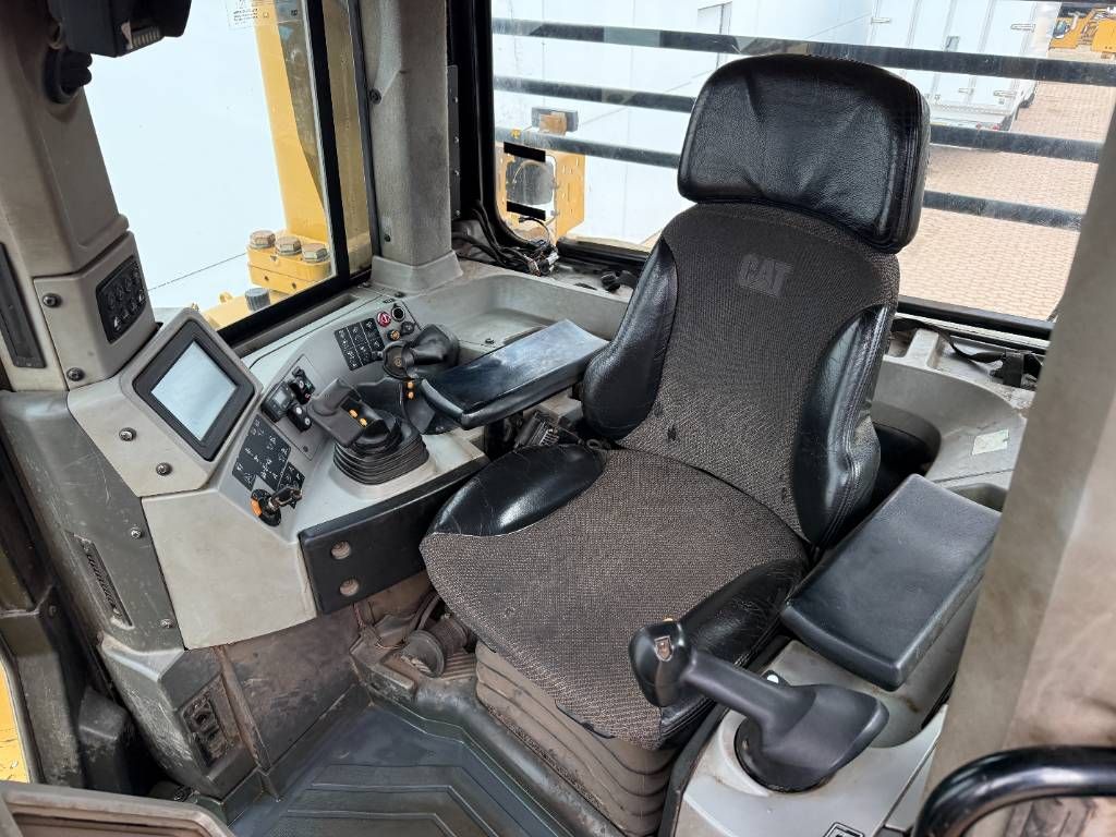 CAT D8T LGP - German Machine / Ripper Valve