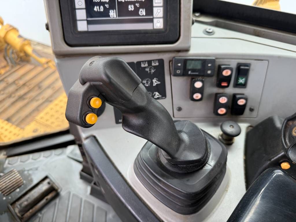CAT D8T LGP - German Machine / Ripper Valve