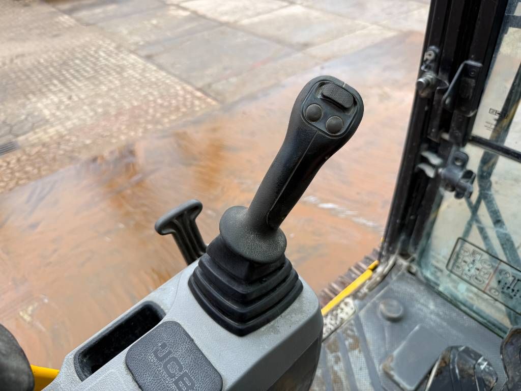 JCB 220X-LC - Quick Coupler / Automatic Greasing