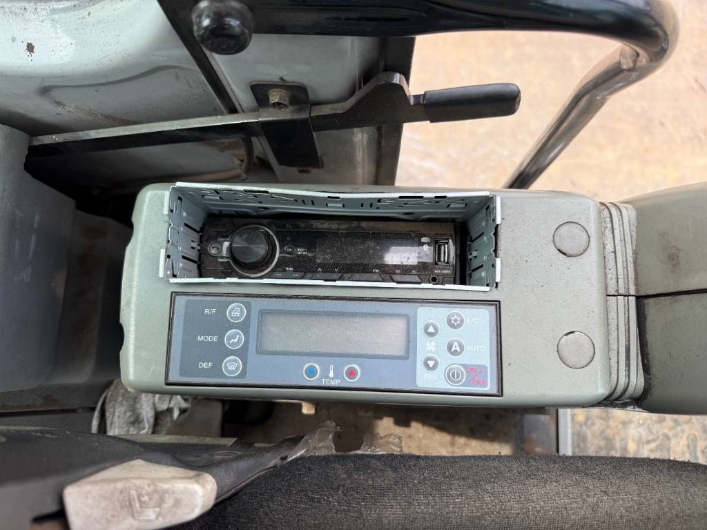 Kobelco SK135SRLC-1E - Extra High Cabin / Hammer Lines