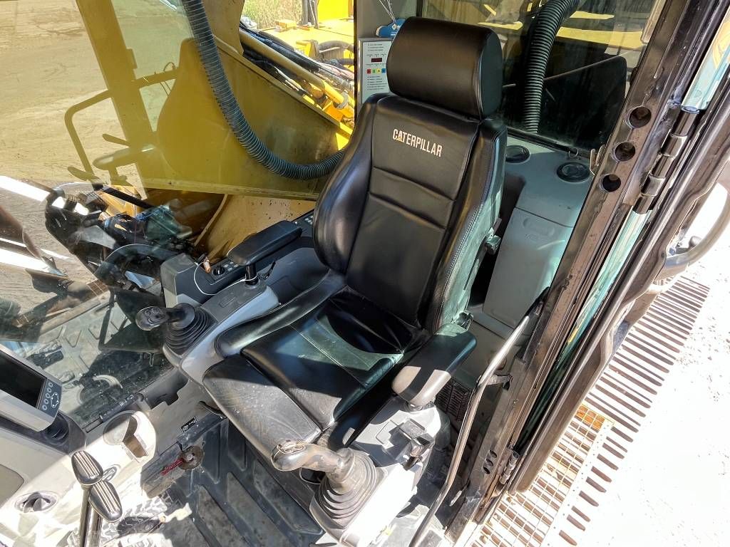 CAT 340F UHD - 24 meter INCL DEMO ARM AND DIGGING ARM