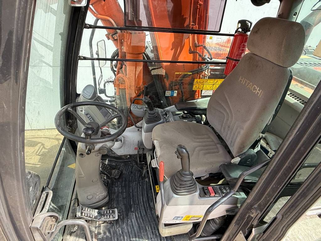 Hitachi ZX170W-5B - Blade / Triple Boom / Auto Greasing