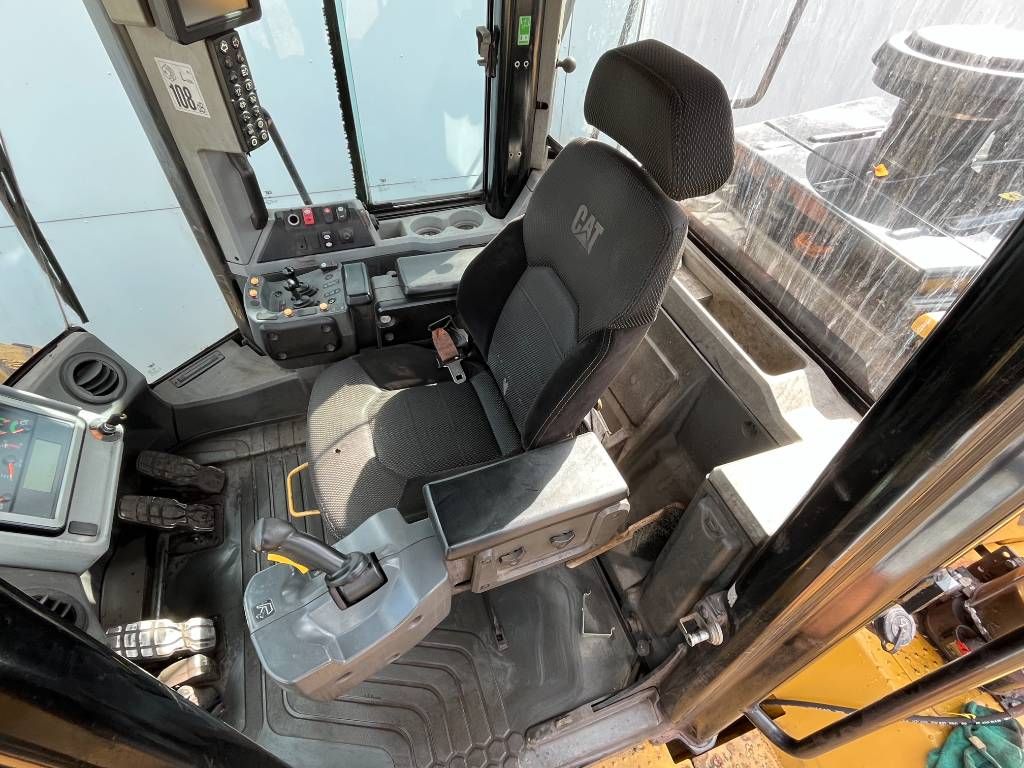 CAT 972M - Automatic Greasing / Camera