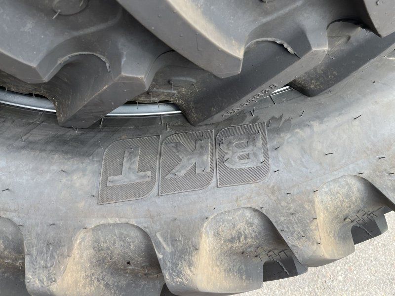 BKT 320/90 R54+320/85R38